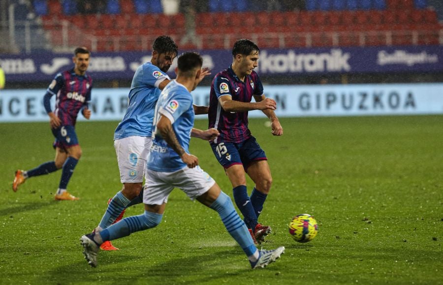 Fotos: El Eibar se impone al Ibiza en Ipurua