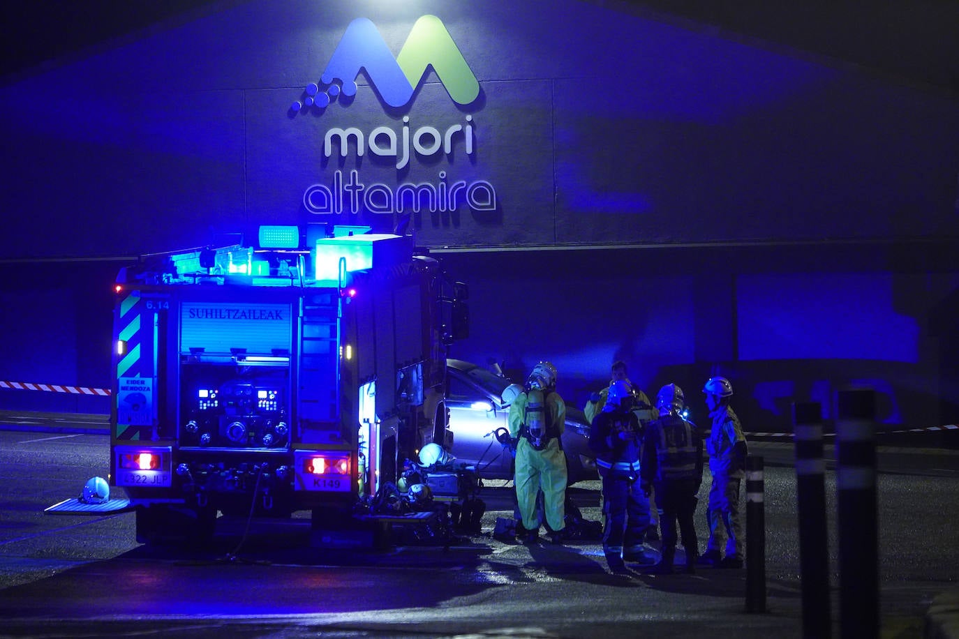 Fotos: Siete hospitalizados y varios atendidos tras un escape de cloro en el polideportivo de Ordizia