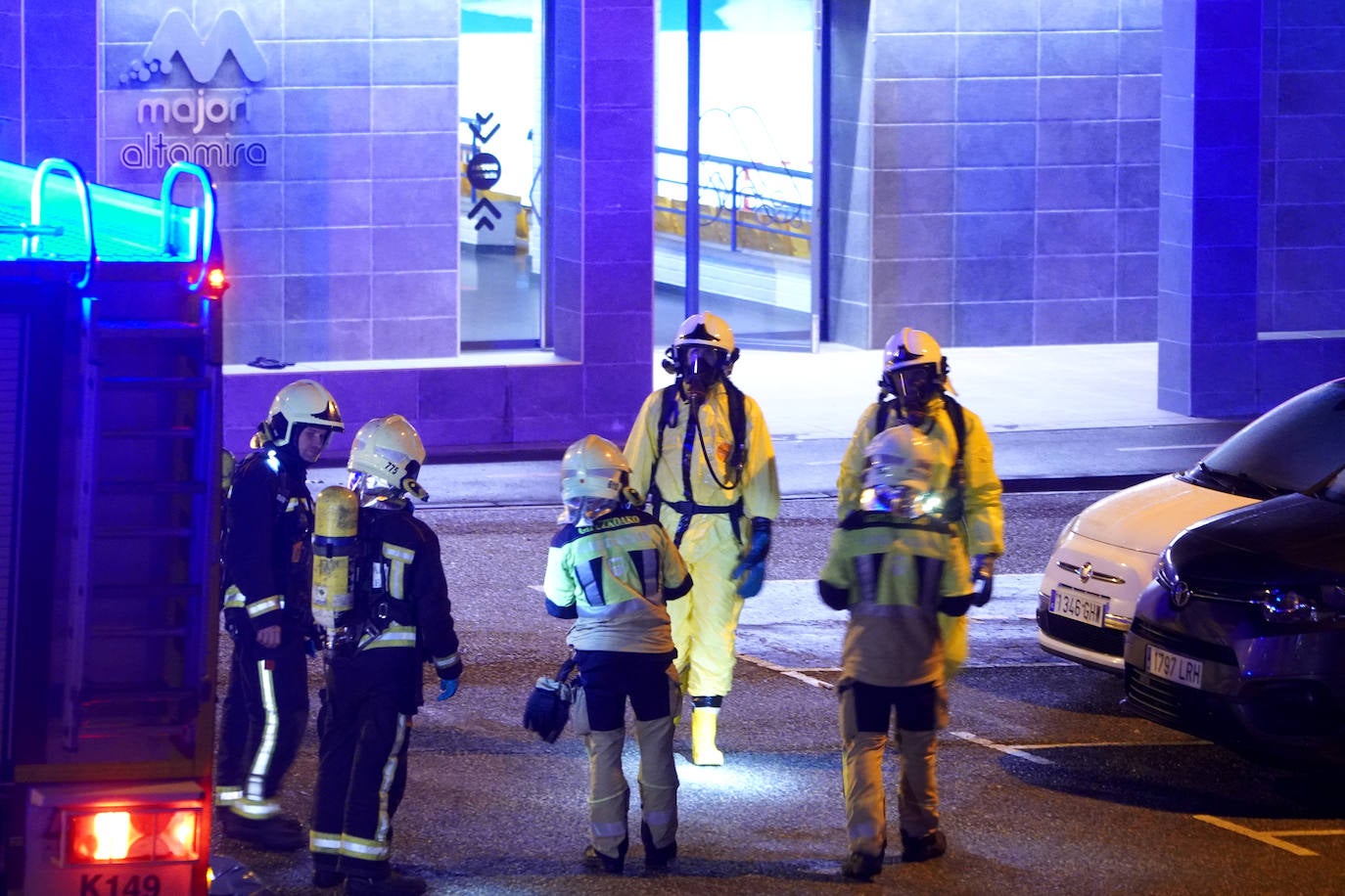 Fotos: Siete hospitalizados y varios atendidos tras un escape de cloro en el polideportivo de Ordizia