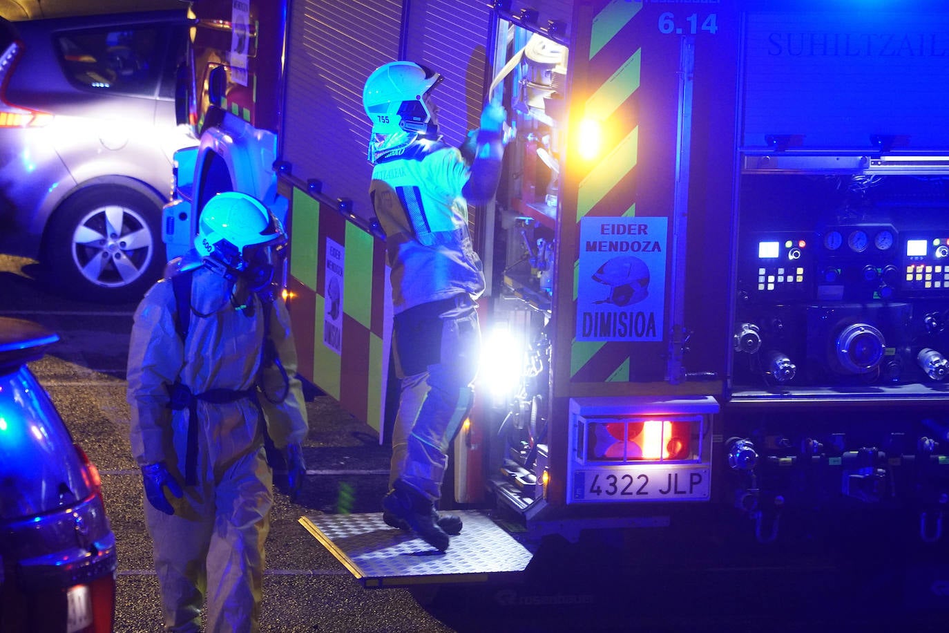Fotos: Siete hospitalizados y varios atendidos tras un escape de cloro en el polideportivo de Ordizia