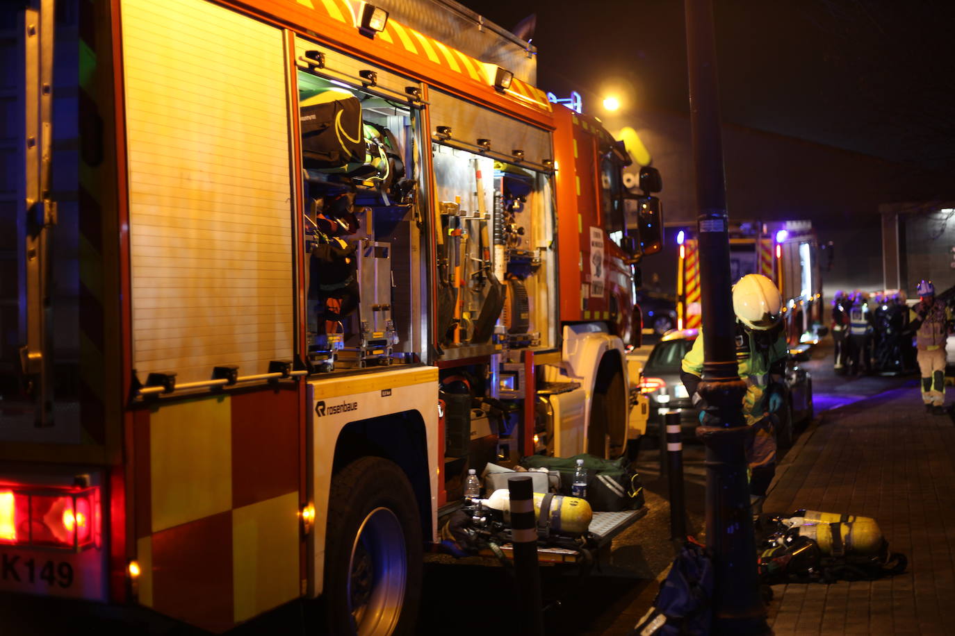 Fotos: Siete hospitalizados y varios atendidos tras un escape de cloro en el polideportivo de Ordizia