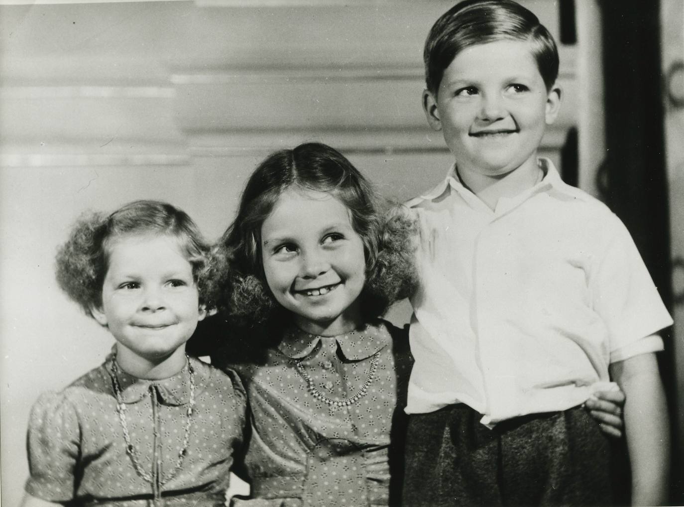 Los hermanos Sofía (que llegaría a ser reina de España), Irene y Constantino II de Grecia, en una foto de archivo.