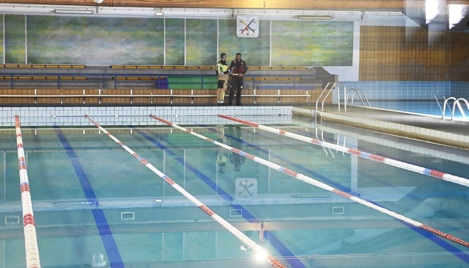 Fotos: Siete hospitalizados y varios atendidos tras un escape de cloro en el polideportivo de Ordizia