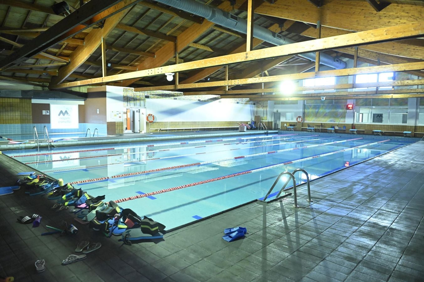 Fotos: Siete hospitalizados y varios atendidos tras un escape de cloro en el polideportivo de Ordizia