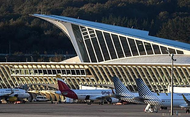 El aeropuerto de Bilbao cierra un gran 2022 al duplicar su tráfico y recuperar a 9 de cada 10 pasajeros