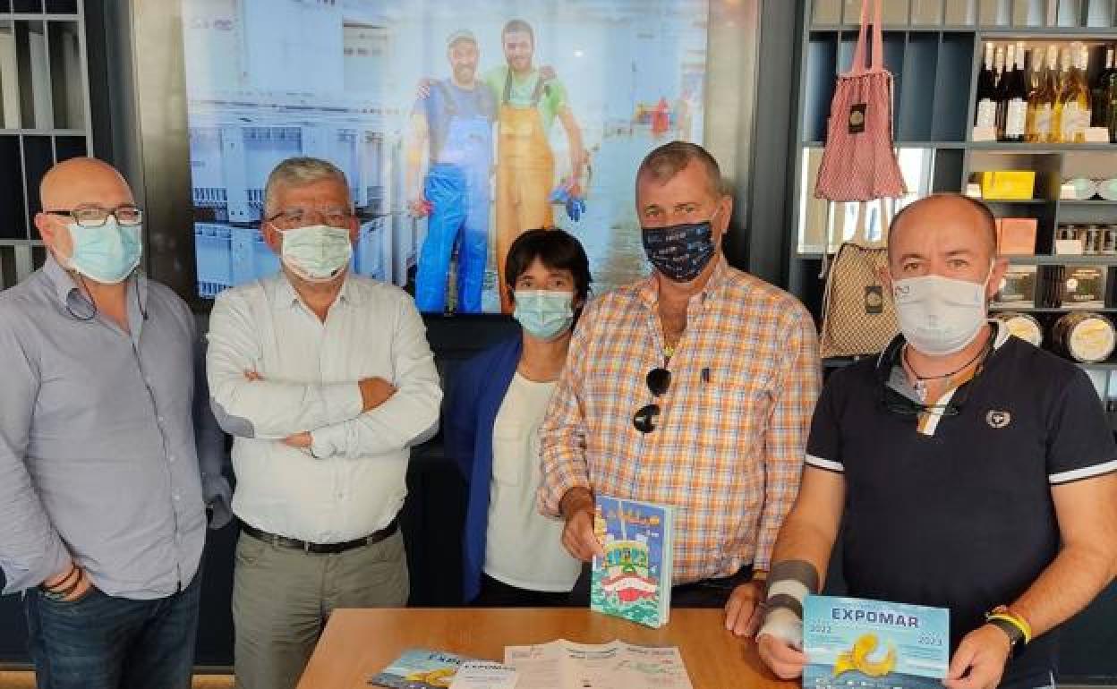 De Miguel, a la izquierda, durante un acto como gerente del GALP en Expomar. /