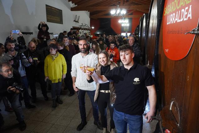Fotos: Garmendia y Plazaola abren la temporada del txotx: «Gure sagardo berria!»