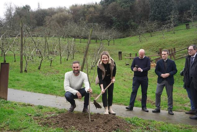 Fotos: Garmendia y Plazaola abren la temporada del txotx: «Gure sagardo berria!»