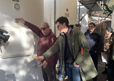 Imagen secundaria 1 - Varios momentos del acto de esta mañana en la sidrería Urbitarte.