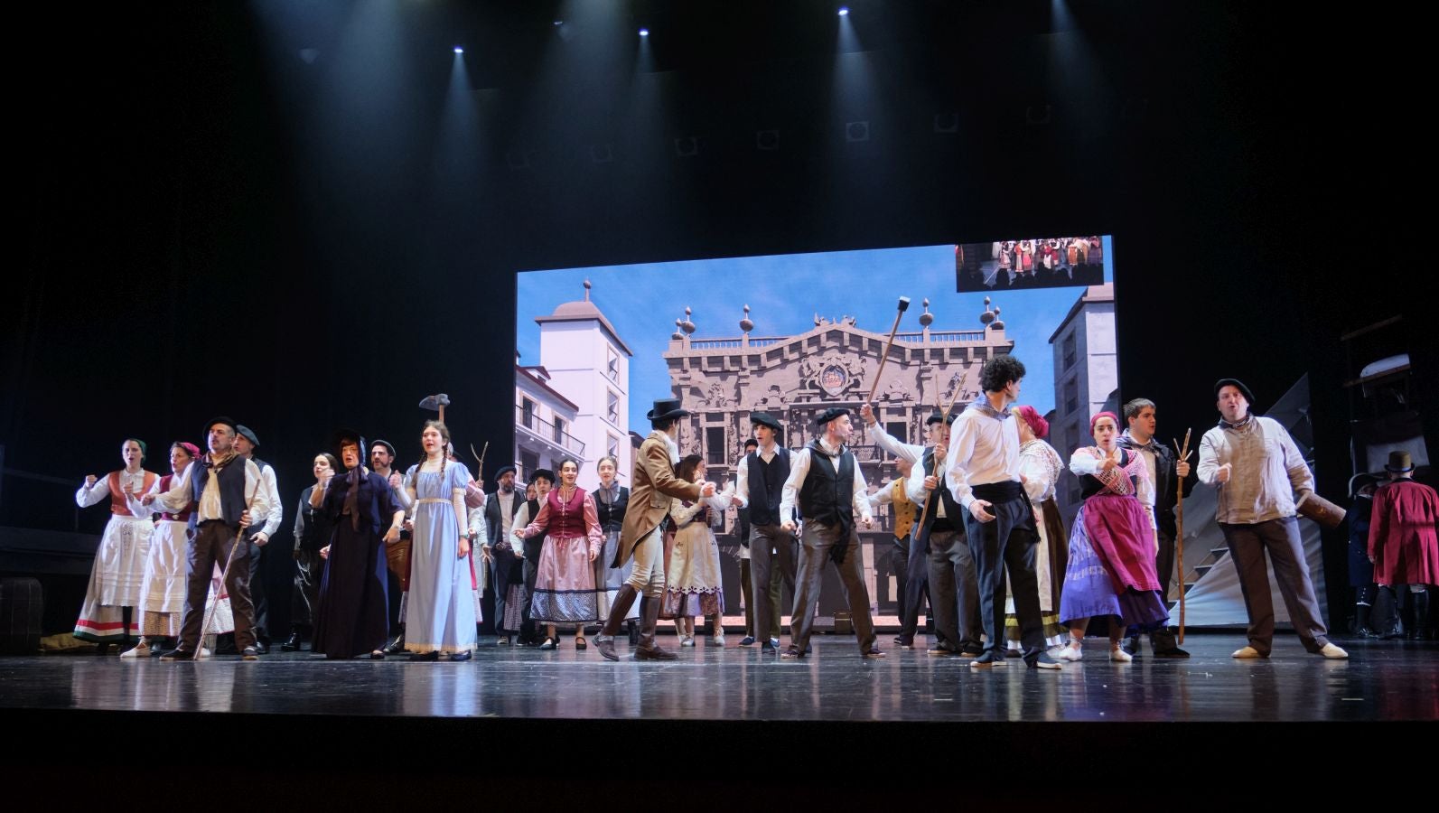 Fotos: El Victoria Eugenia vibró con el estreno del musical &#039;Bretxa 1813&#039;