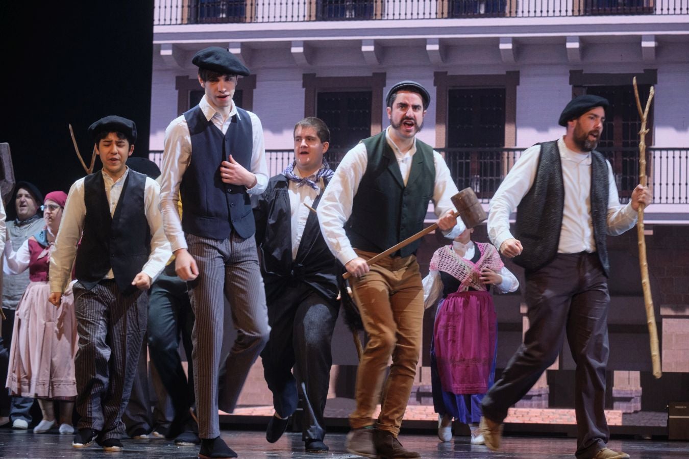 Fotos: El Victoria Eugenia vibró con el estreno del musical &#039;Bretxa 1813&#039;
