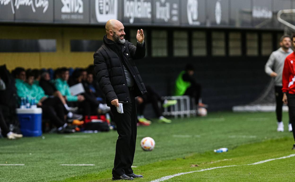 Movilla: «No tengo en cuenta la referencia clasificatoria, sabemos de la dificultad de todos los partidos»