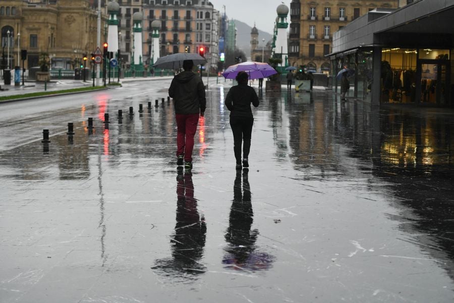 Fotos: Jornada gris y lluviosa