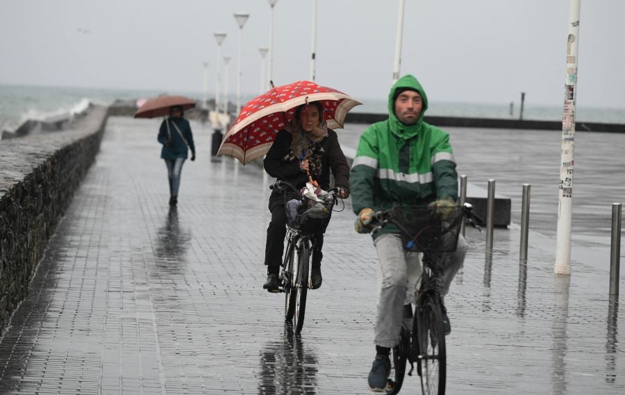 Fotos: Jornada gris y lluviosa