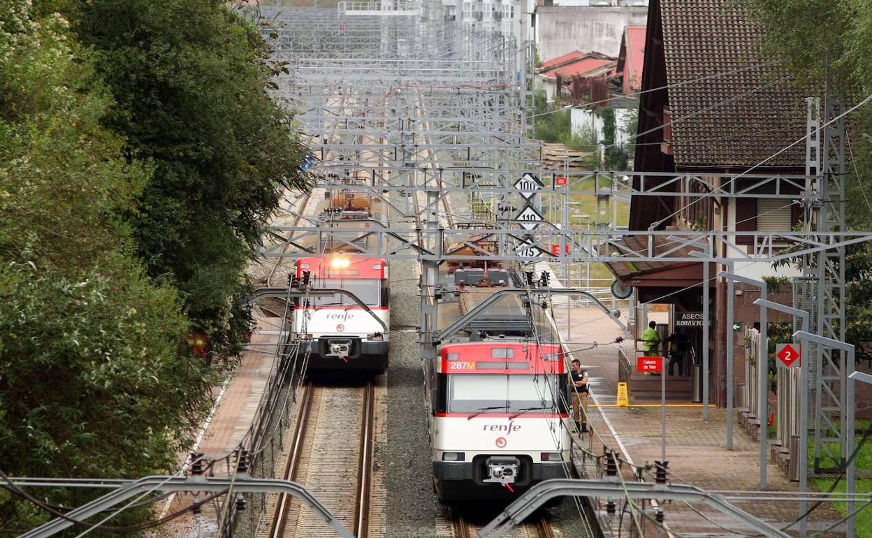 Trenes en la estación de Lezo-Errenteria.