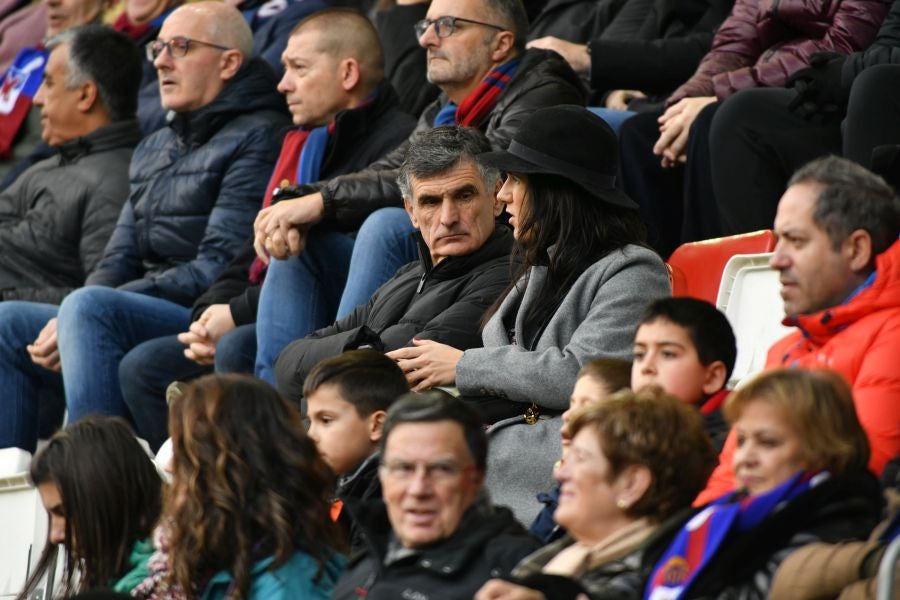 Fotos: El Eibar se hace más líder