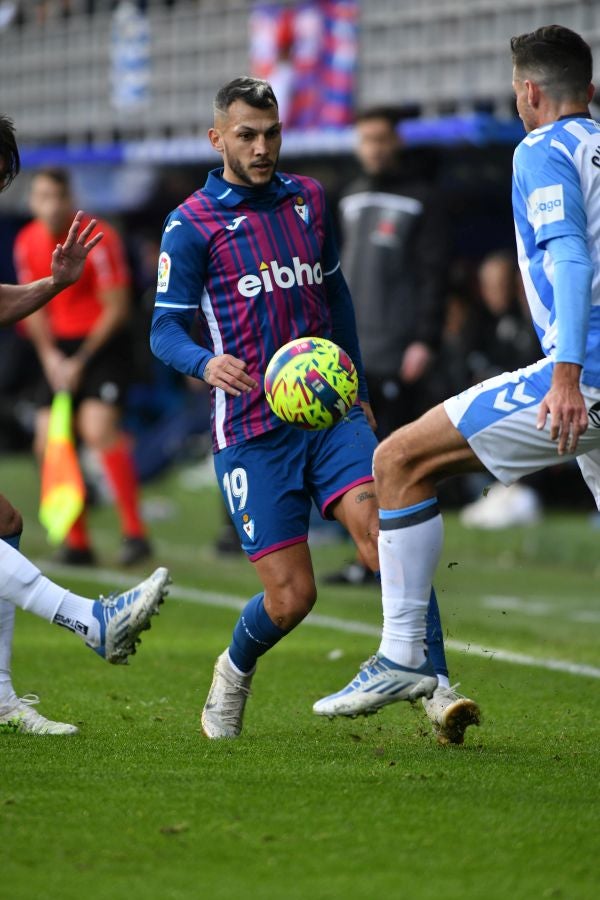 Fotos: El Eibar se hace más líder