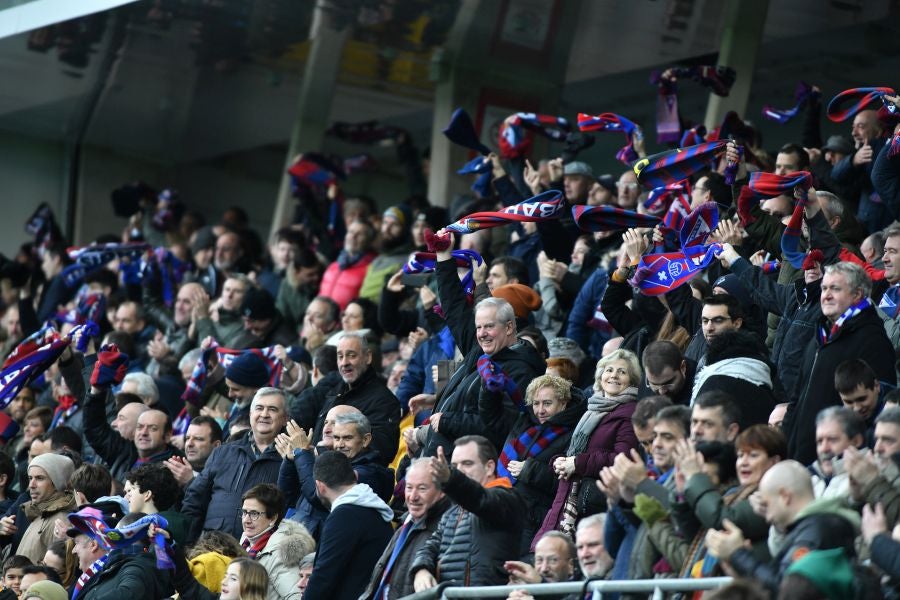 Fotos: El Eibar se hace más líder