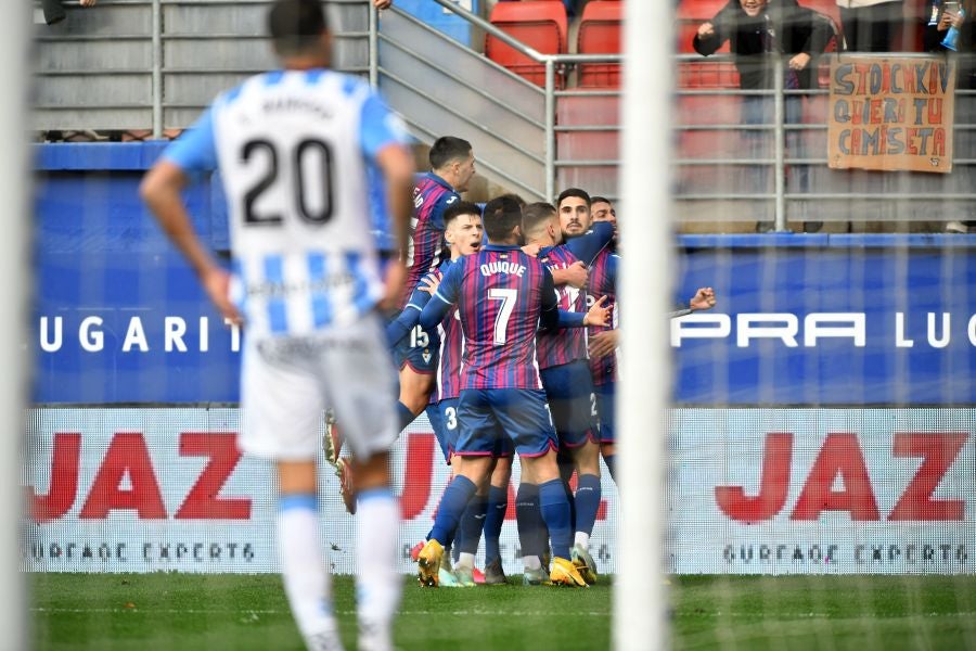 Fotos: El Eibar se hace más líder