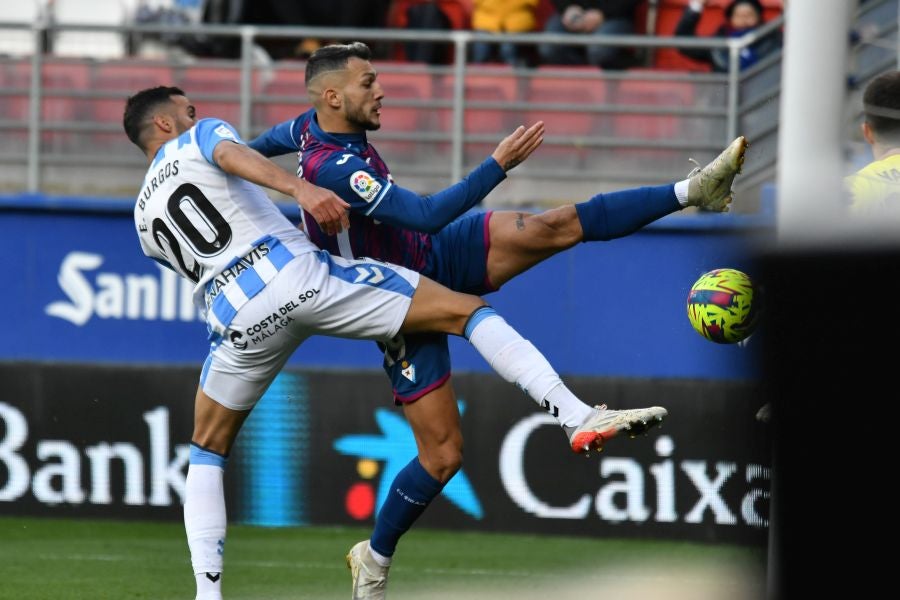 Fotos: El Eibar se hace más líder