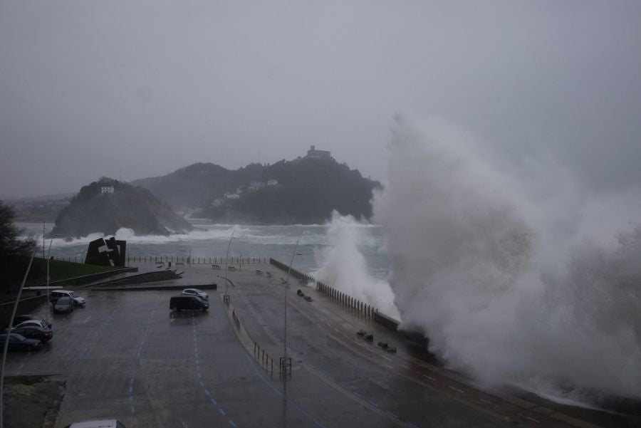 Fotos: Jornada desapacible con lluvia, viento y oleaje