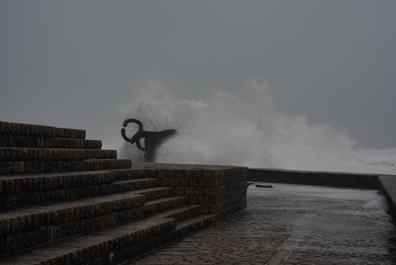 Fotos: Jornada desapacible con lluvia, viento y oleaje