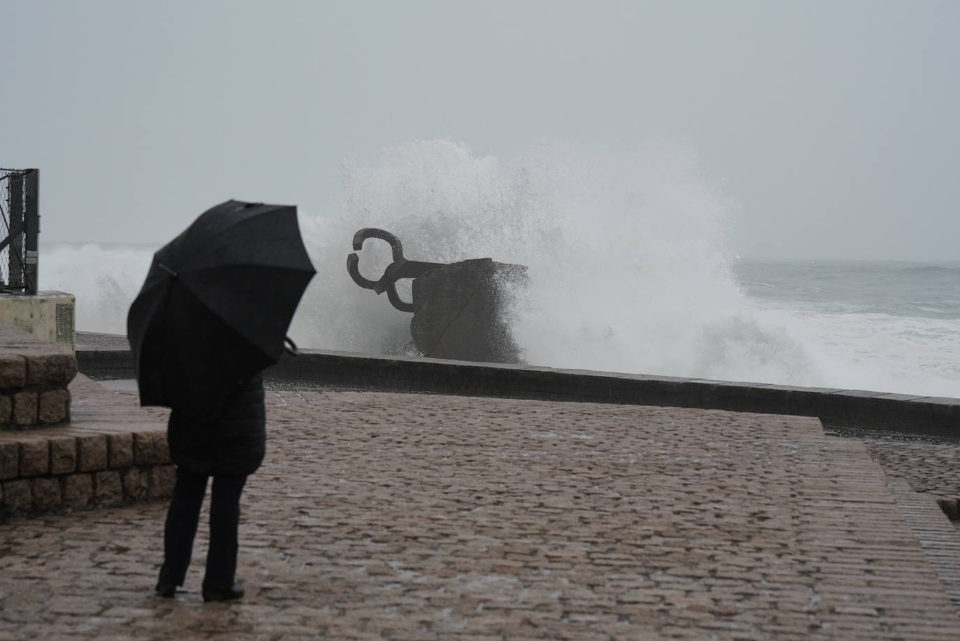 Fotos: Jornada desapacible con lluvia, viento y oleaje