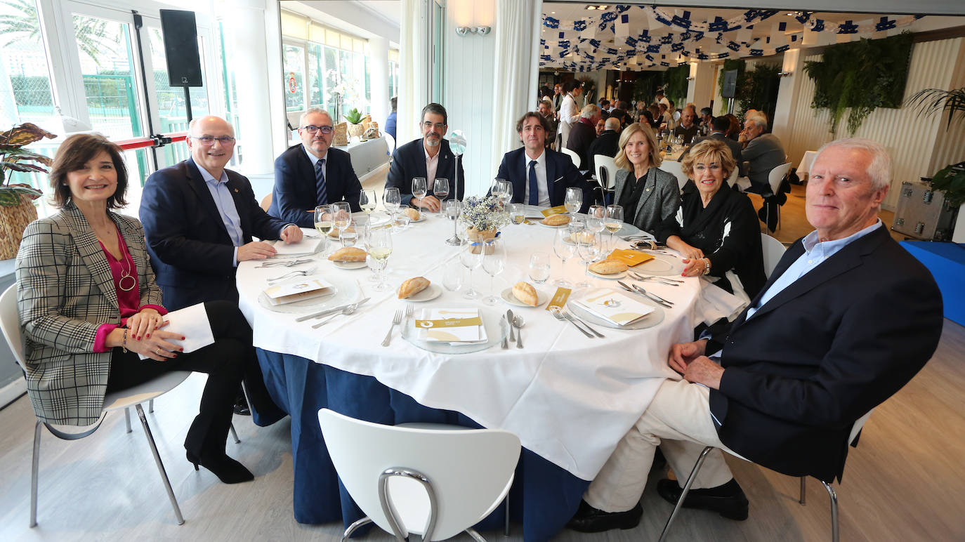 DV rindió homenaje a los Tambores de Oro de Donostia.