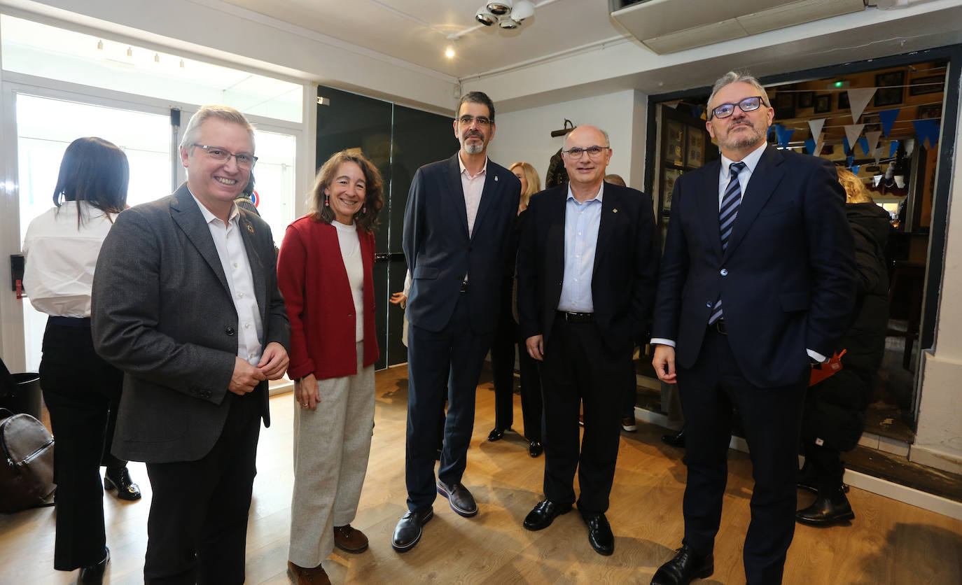 DV rindió homenaje a los Tambores de Oro de Donostia.