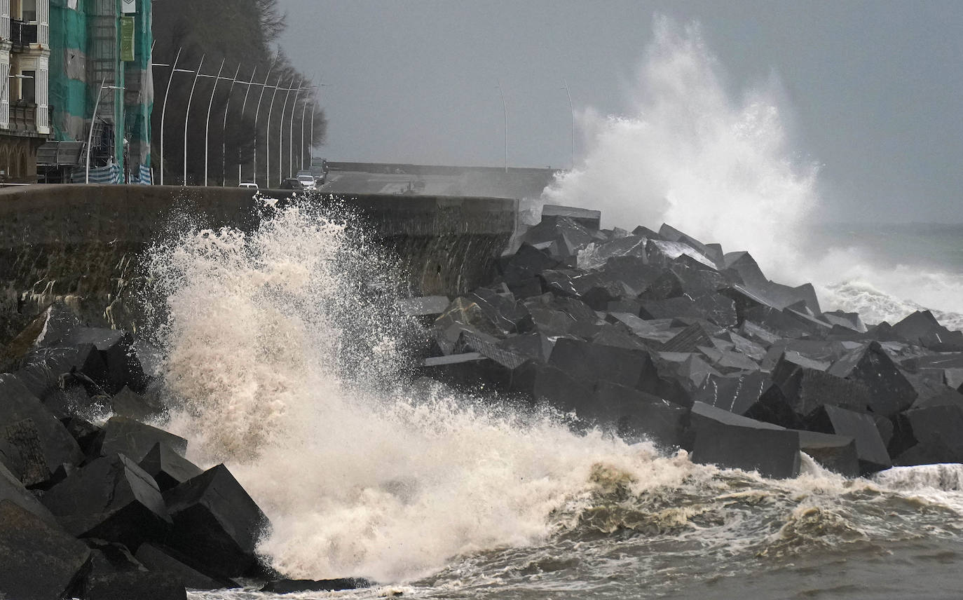 La fuerza del temporal en el mar