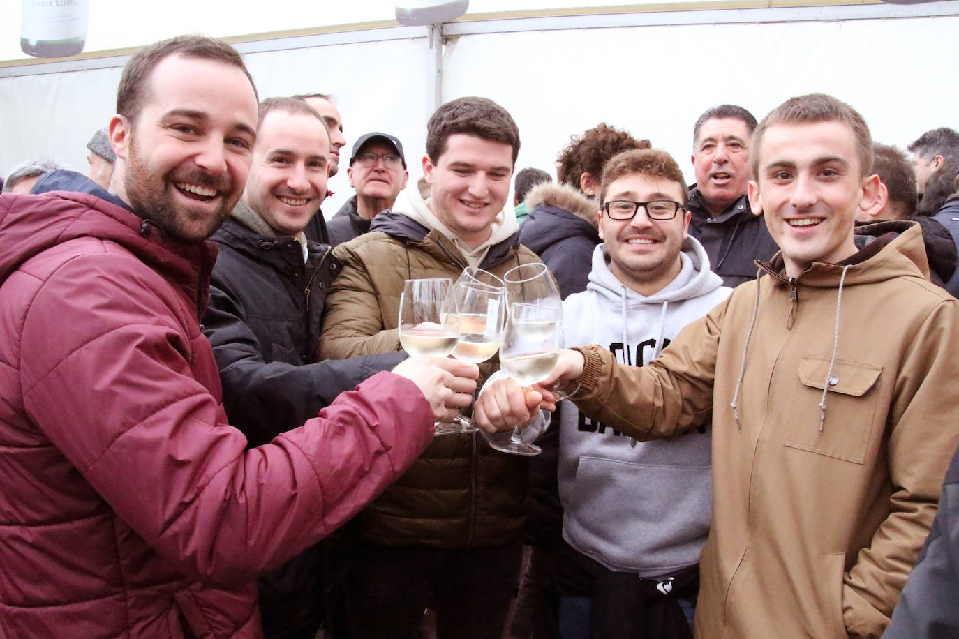 Fotos: El temporal no puede con la fiesta del txakoli