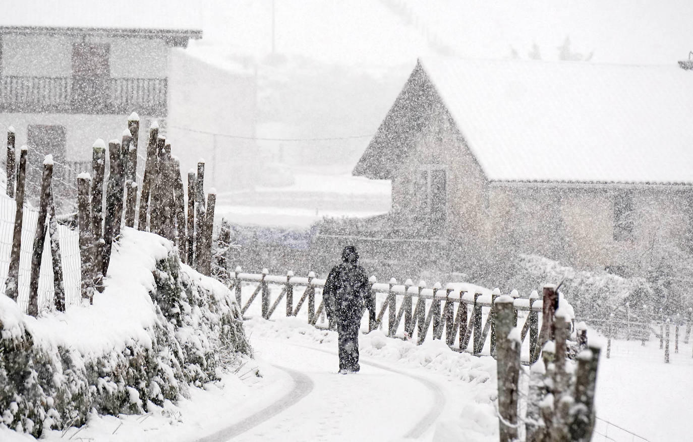 Fotos: Berastegi, bajo un manto de nieve
