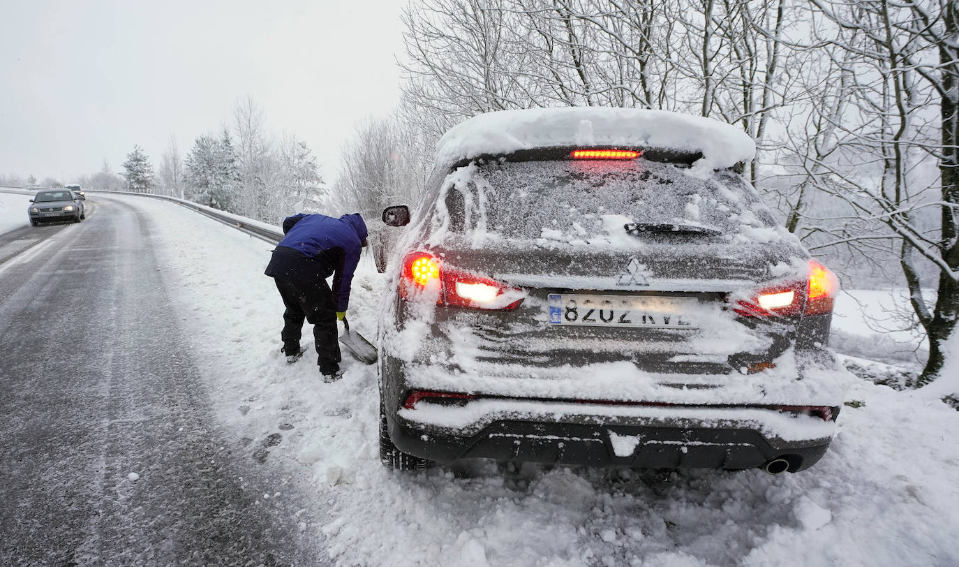 Fotos: Berastegi, bajo un manto de nieve