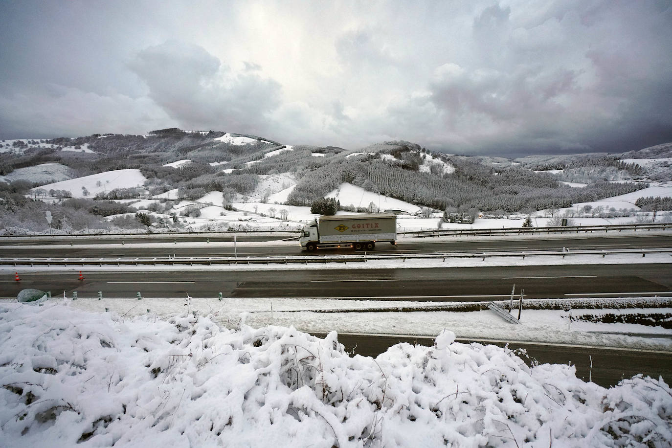 Fotos: Berastegi, bajo un manto de nieve