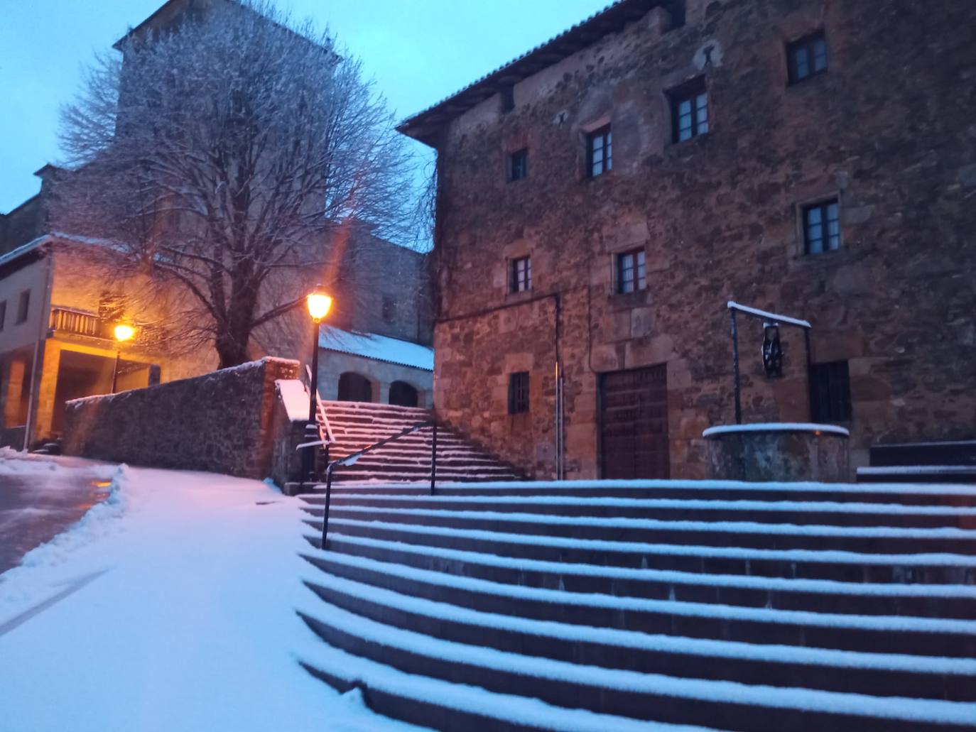 La nieve ha sido la protagonista este miércoles en Ezkio. 
