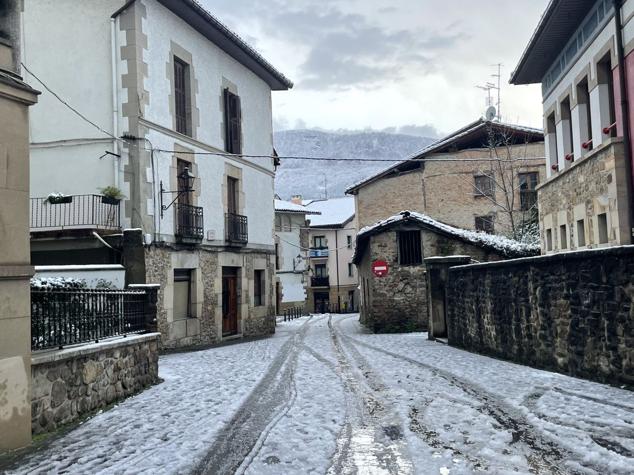 Nieve en las calles de Oñati