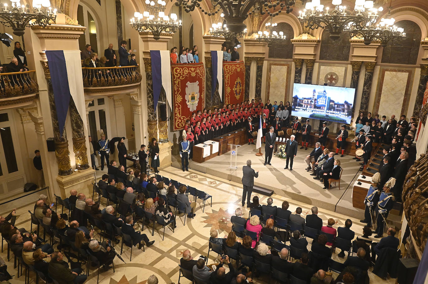 Fotos: Donostia homenajea a los artífices de una ciudad mejor