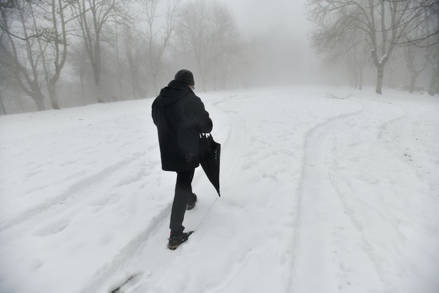 Fotos: El alto de Arrate, cubierto de nieve