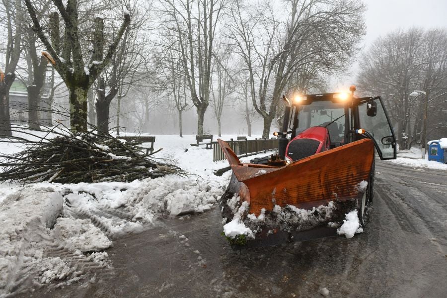 Fotos: El alto de Arrate, cubierto de nieve