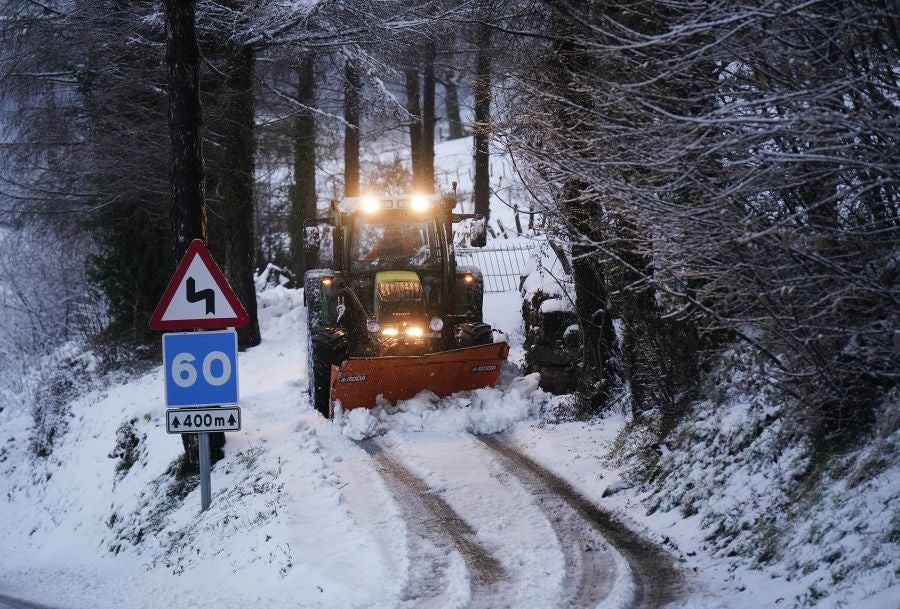 Fotos: El temporal de nieve remite poco a poco