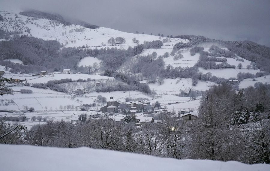 Fotos: El temporal de nieve remite poco a poco