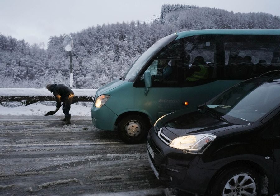 Fotos: El temporal de nieve remite poco a poco