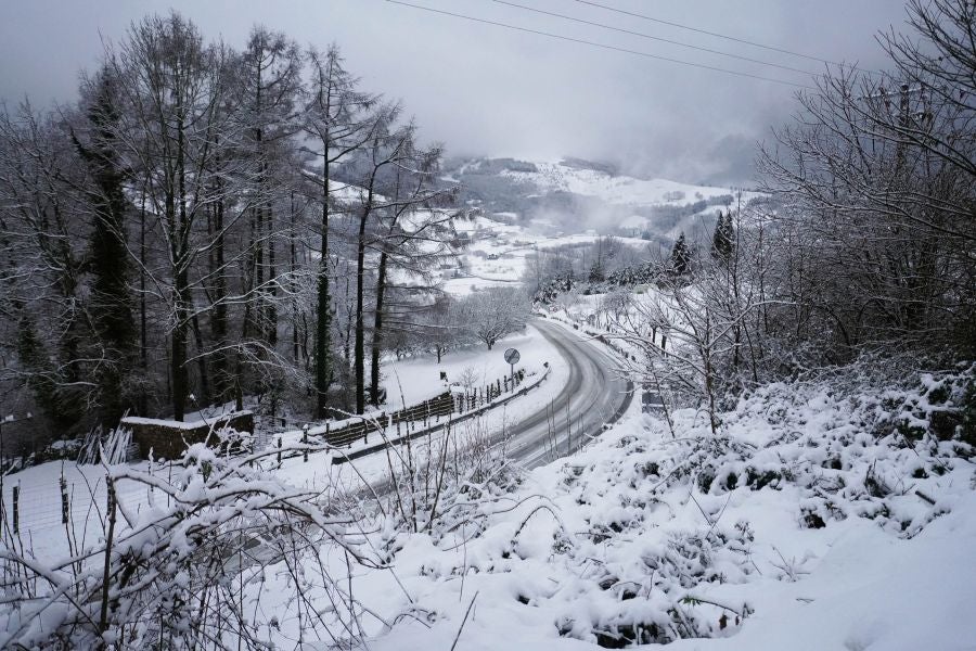Fotos: El temporal de nieve remite poco a poco