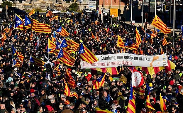 Galería. Los manifestantes en las fuentes de Montjuïc. 