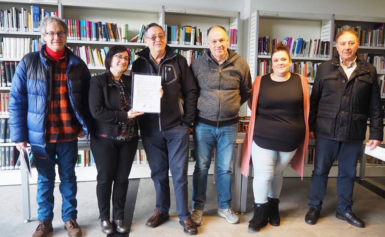 Xabir Unanue, ostegun honetan, dohaintza ekitaldian. 