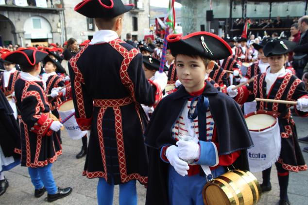 Fotos: Alegre tamborrada en Azpeitia