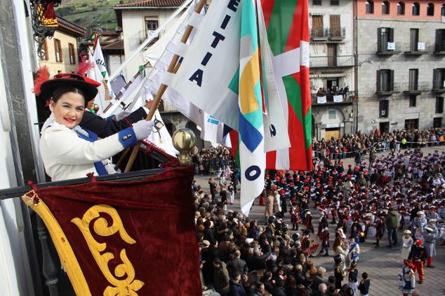 Fotos: Alegre tamborrada en Azpeitia