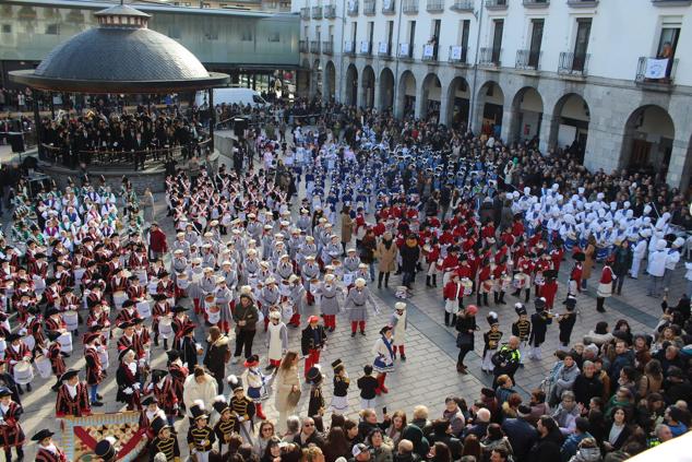 Fotos: Alegre tamborrada en Azpeitia