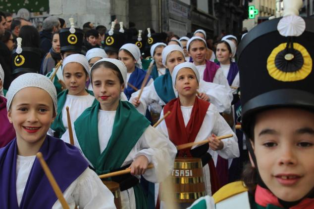 Fotos: Alegre tamborrada en Azpeitia
