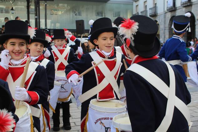 Fotos: Alegre tamborrada en Azpeitia